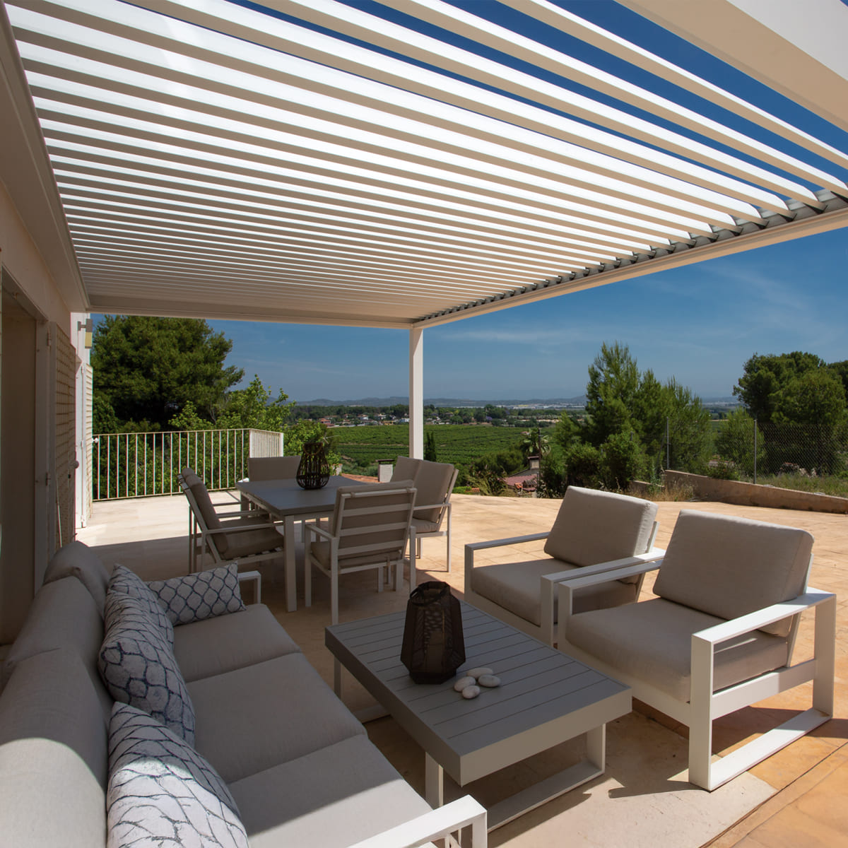1-Pergola-bioclimatica-Madagascar2025041501