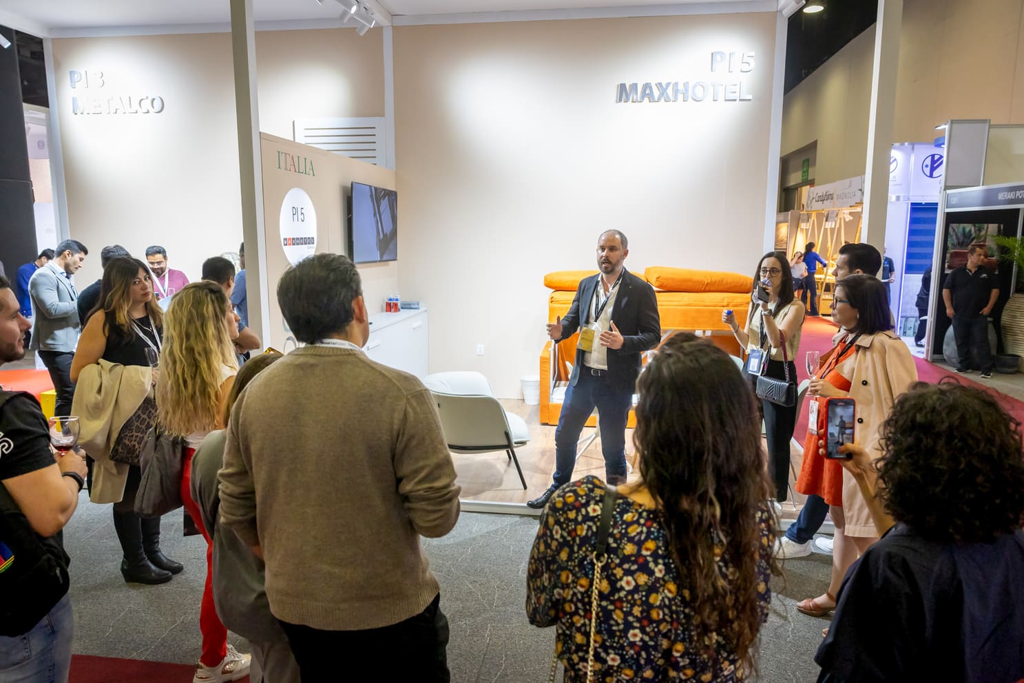 Habitat-Expo-Pabellon-Italia-Mobiliario-ITA-2